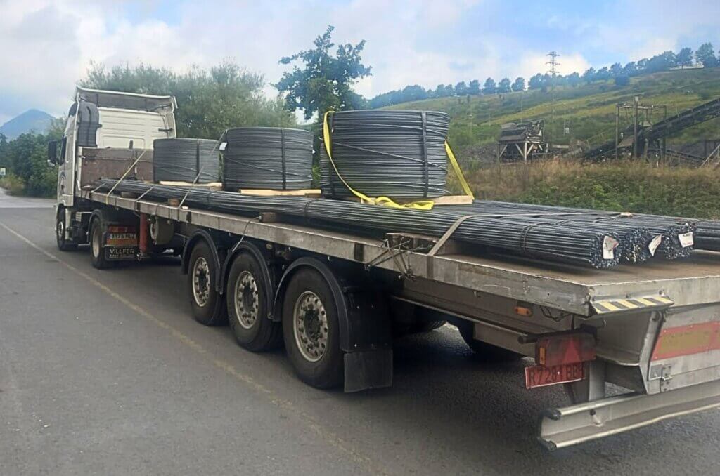 transporte varillas metálicas y bobinas Zaldua
